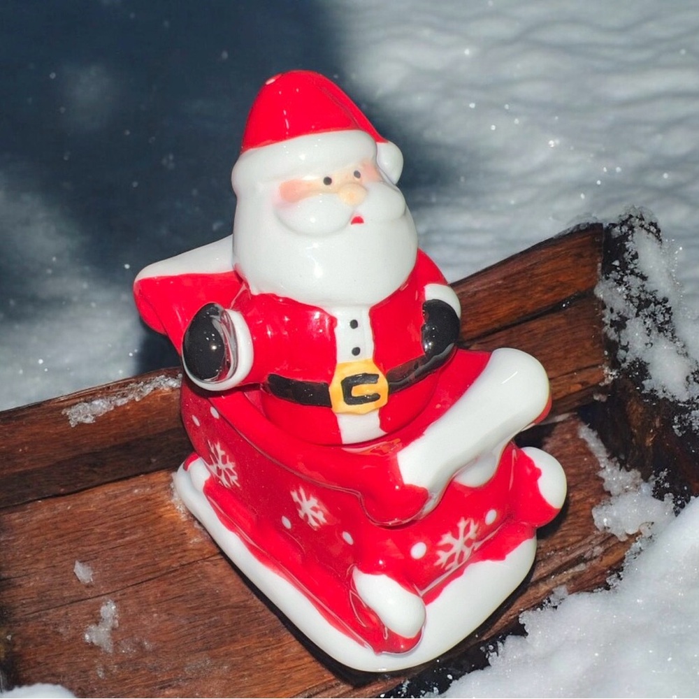 Christmas Collection Ceramic Santa Sleigh Salt Pepper Shakers - Picture 1 of 5